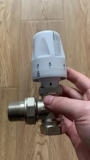 Manufacturer of Brass Radiator Valve with Original Brass From China 